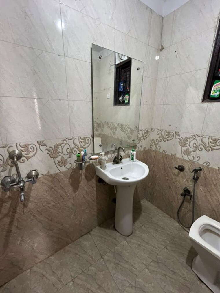 Bathroom, rwa-apartments-sector-50 2 Bedroom 750 Sq.Ft. Builder Floor In Sector 50 Noida 10553722