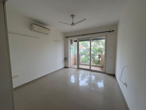 Room in 4 BHK Apartment at Emaar MGF Emerald Hills, Sector 65 – for Rent