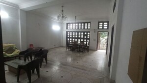 Parking in 4 BHK Builder Floor at Saket – for Rent