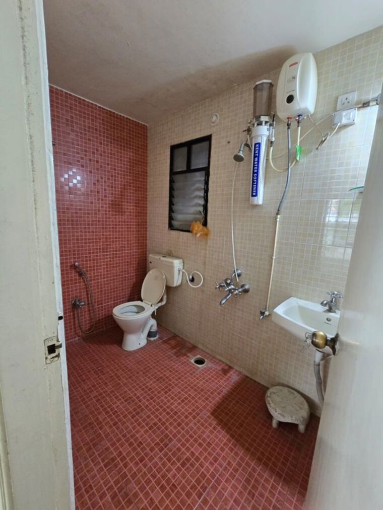Bathroom, mittal-brothers-whistling-palms 2 Bedroom 850 Sq.Ft. Apartment In Wakad Pune 10541771