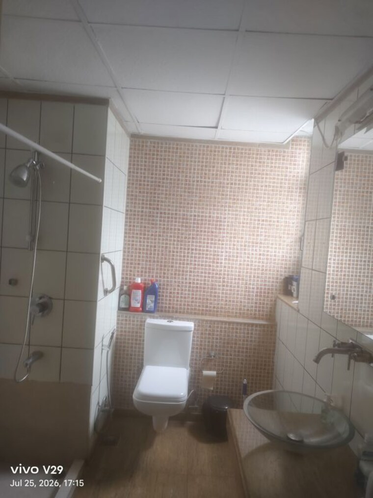 Bathroom, unitech-uniworld-gardens 3 Bedroom 2100 Sq.Ft. Apartment In Sector 47 Gurgaon 10553745