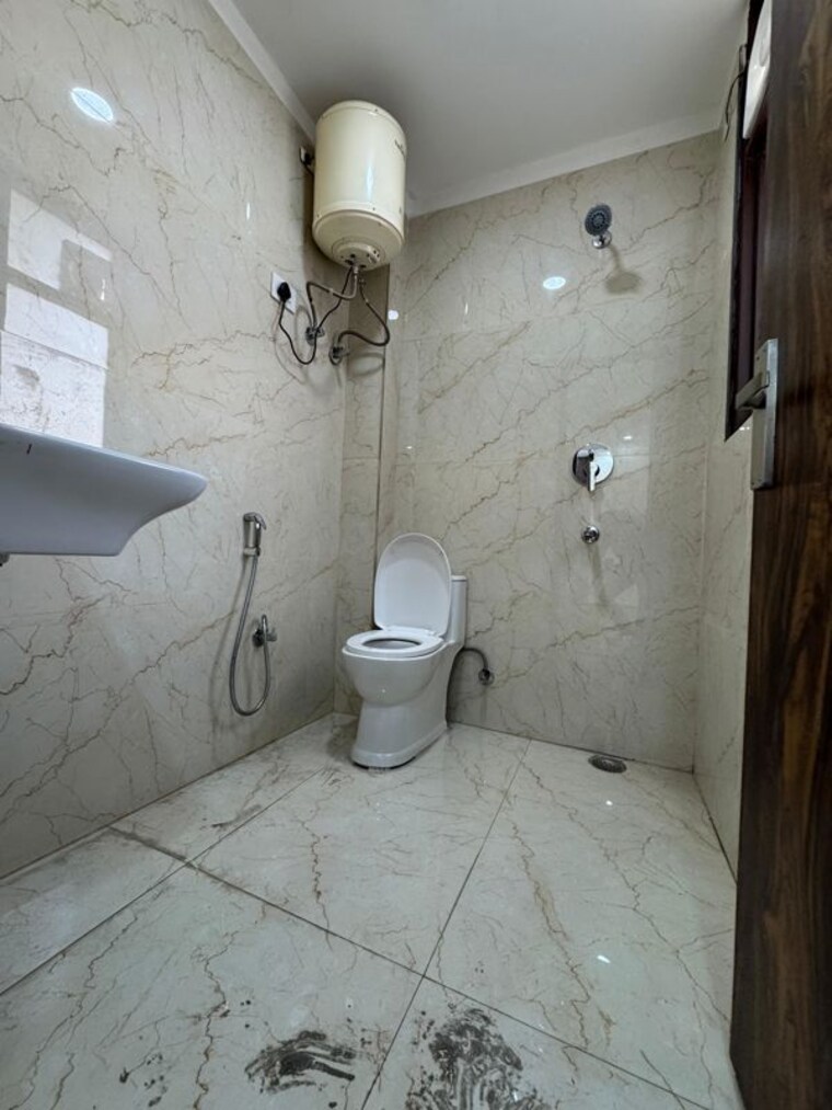 Bathroom, chattarpur 2 Bedroom 850 Sq.Ft. Builder Floor In Chattarpur Delhi 10553755