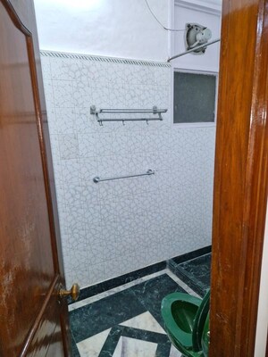 Furnished Amenities in 3 BHK Builder Floor at Greater Kailash I – for Rent