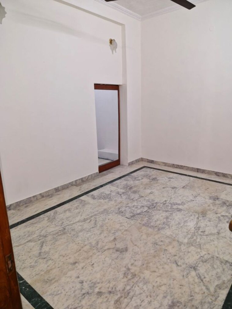 Room, greater kailash i 3 Bedroom 300 Sq.Yd. Builder Floor In Greater Kailash I Delhi 10553763