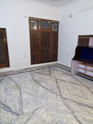 Room in 3 BHK Builder Floor at Greater Kailash I – for Rent