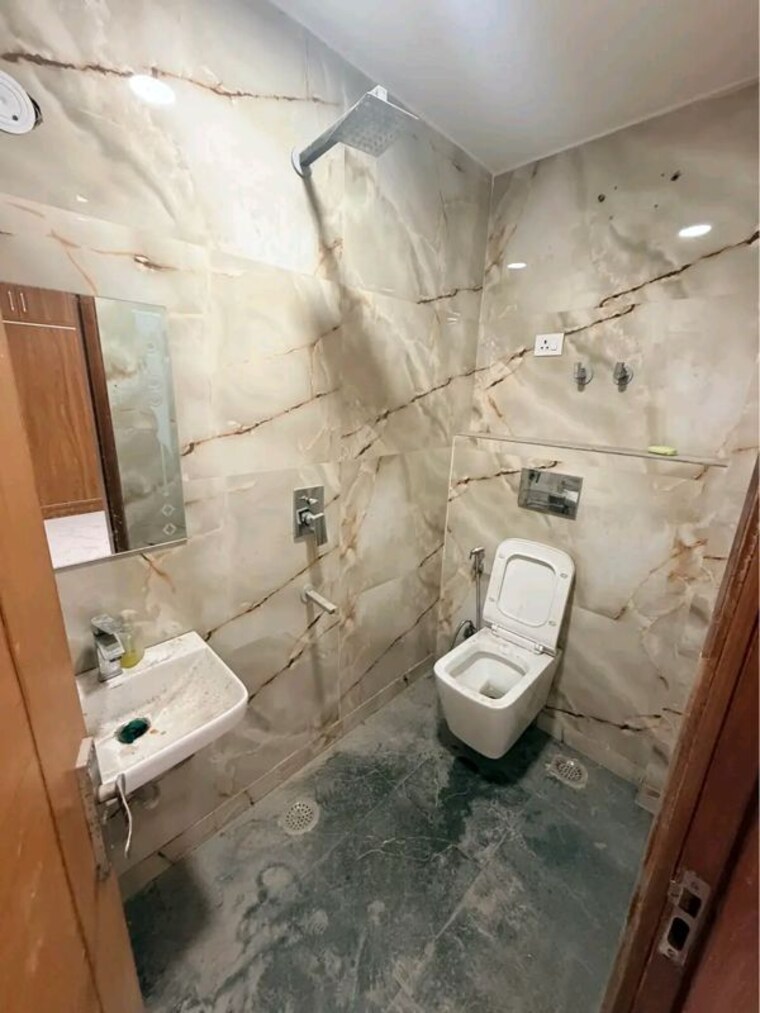 Bathroom, chattarpur 2 Bedroom 850 Sq.Ft. Builder Floor In Chattarpur Delhi 10553768