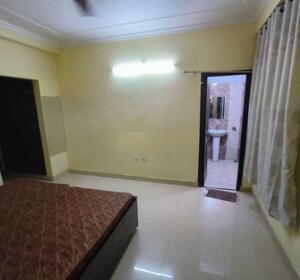 Room in 3 BHK Apartment at Butler Colony – for Rent