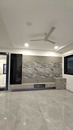 Room in 3.5 BHK Apartment at Kompally – for Rent