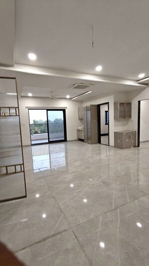 Room in 3.5 BHK Apartment at Kompally – for Rent