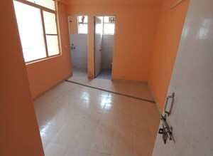 Room in 5 BHK Apartment at Imperia Esfera, Sector 37c – for Sale
