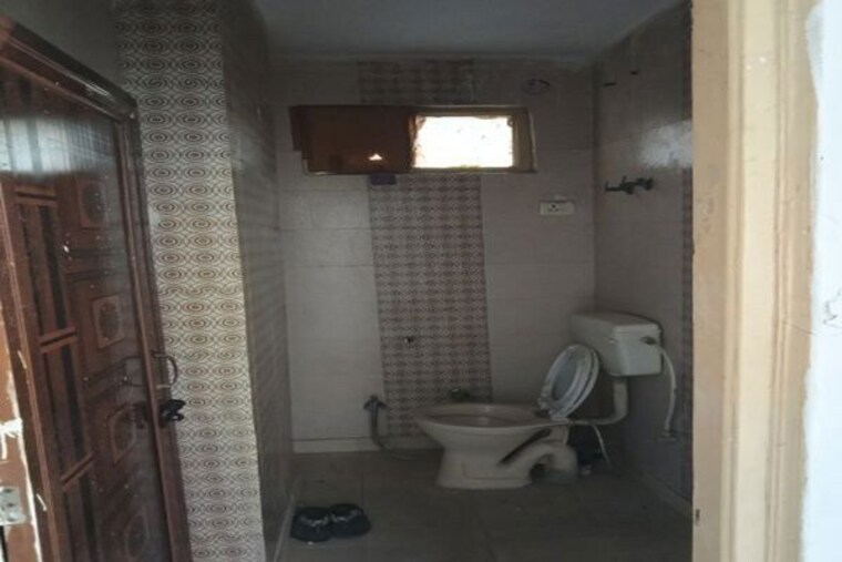 Bathroom, dwarka mor 2 Bedroom 505 Sq.Ft. Builder Floor In Dwarka Mor Delhi 10553861