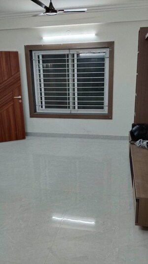 Room in 2 BHK Apartment at Krishna Residency Kadubeesanahalli, Kadubeesanahalli – for Rent