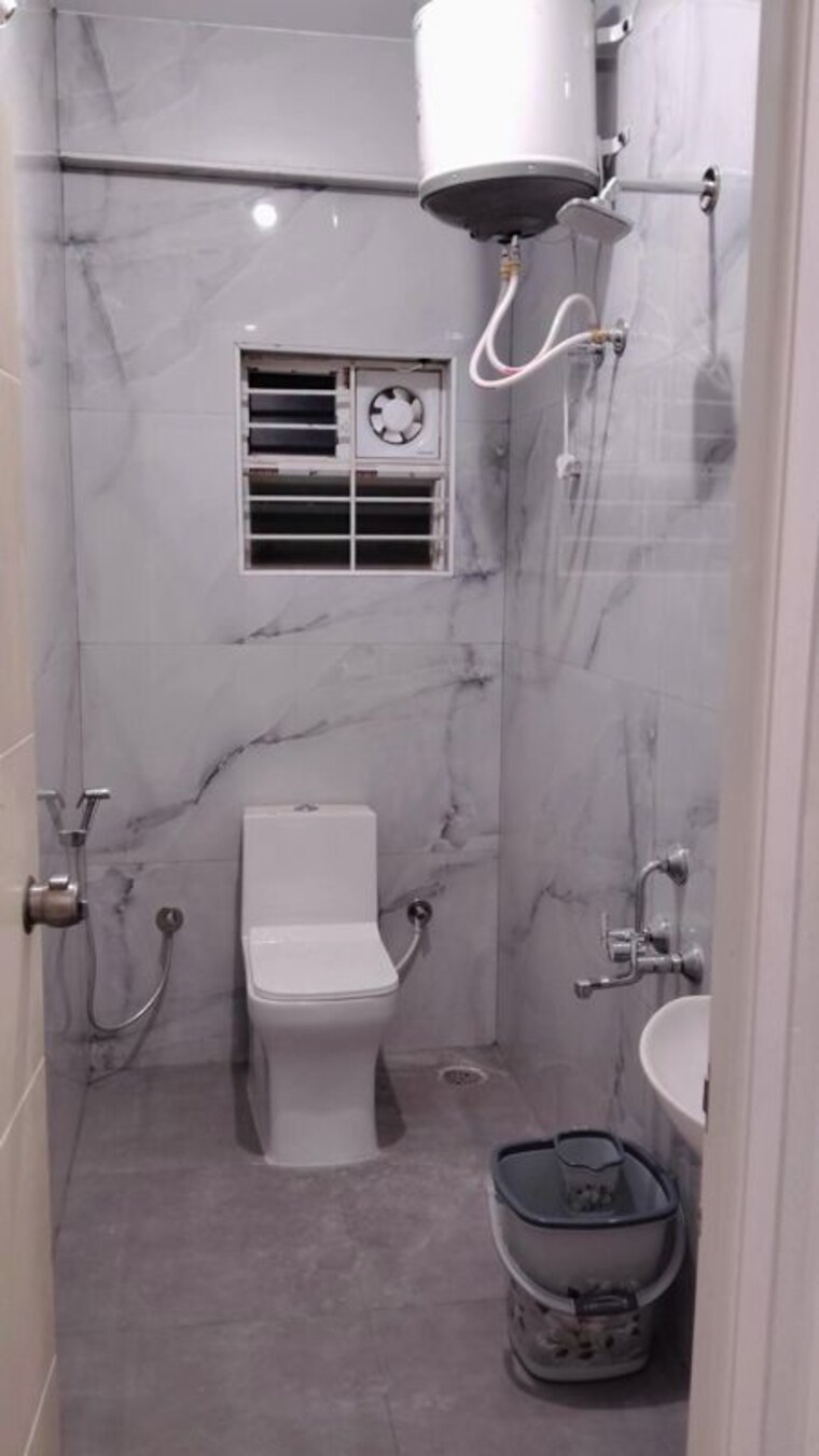 Bathroom, krishna-residency-kadubeesanahalli 2 Bedroom 1000 Sq.Ft. Apartment In Kadubeesanahalli Bangalore 10553862