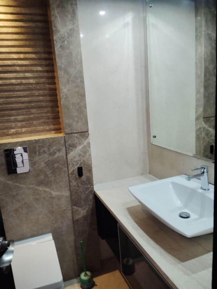 Bathroom, safdarjung development area 4 Bedroom 2600 Sq.Ft. Builder Floor In Safdarjung Development Area Delhi 10553864