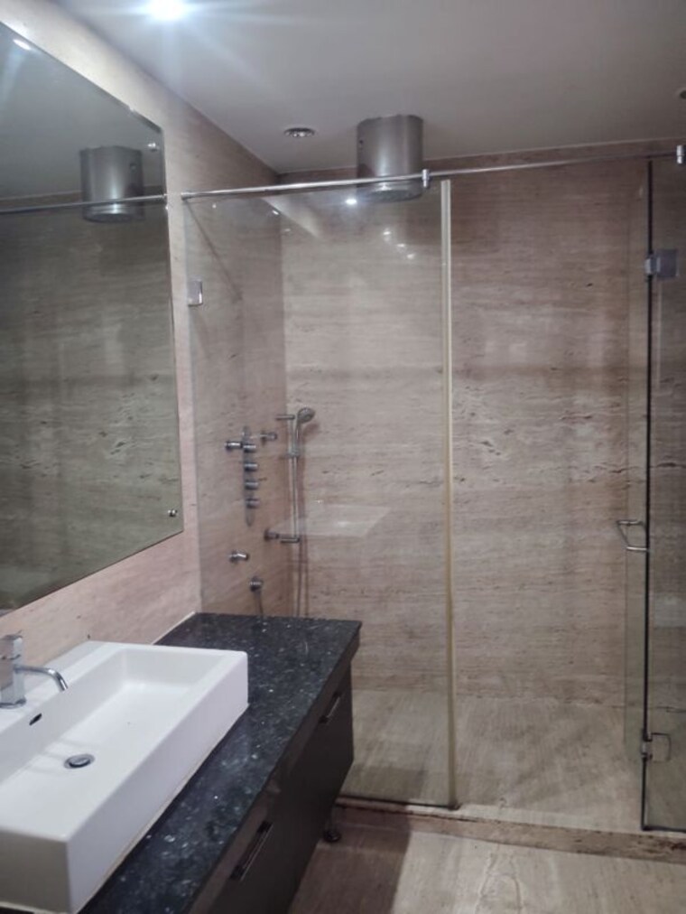 Bathroom, safdarjung development area 4 Bedroom 2600 Sq.Ft. Builder Floor In Safdarjung Development Area Delhi 10553864