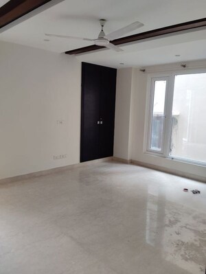 Room in 4 BHK Builder Floor at Safdarjung Development Area – for Rent