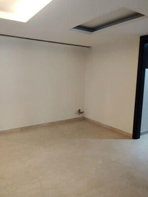 Room in 4 BHK Builder Floor at Safdarjung Development Area – for Rent