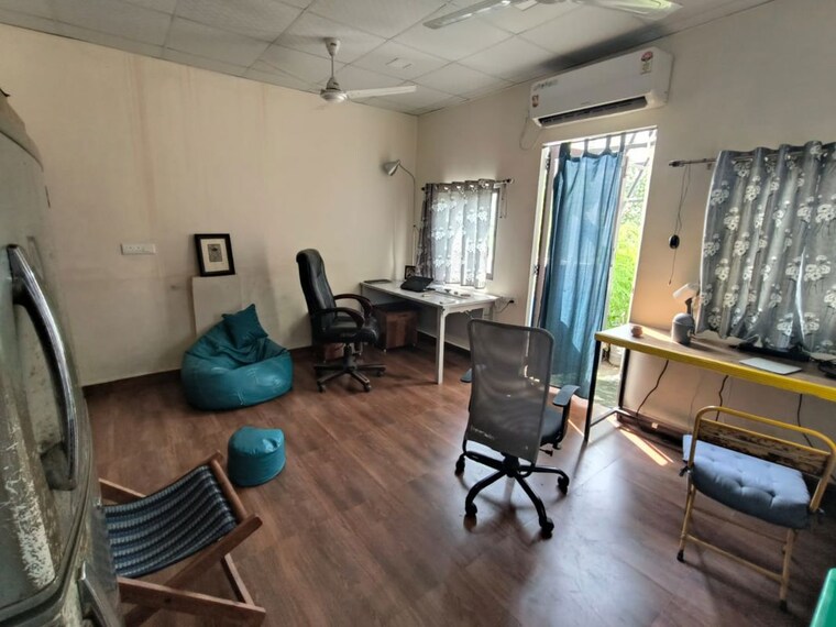 Gym, east of kailash 1 RK 600 Sq.Ft. Builder Floor In East Of Kailash Delhi 10553874
