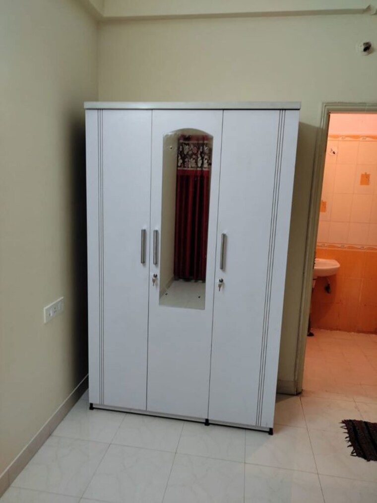 Room, sector 33 4 Bedroom 2100 Sq.Ft. Independent House In Sector 33 Noida 10553885
