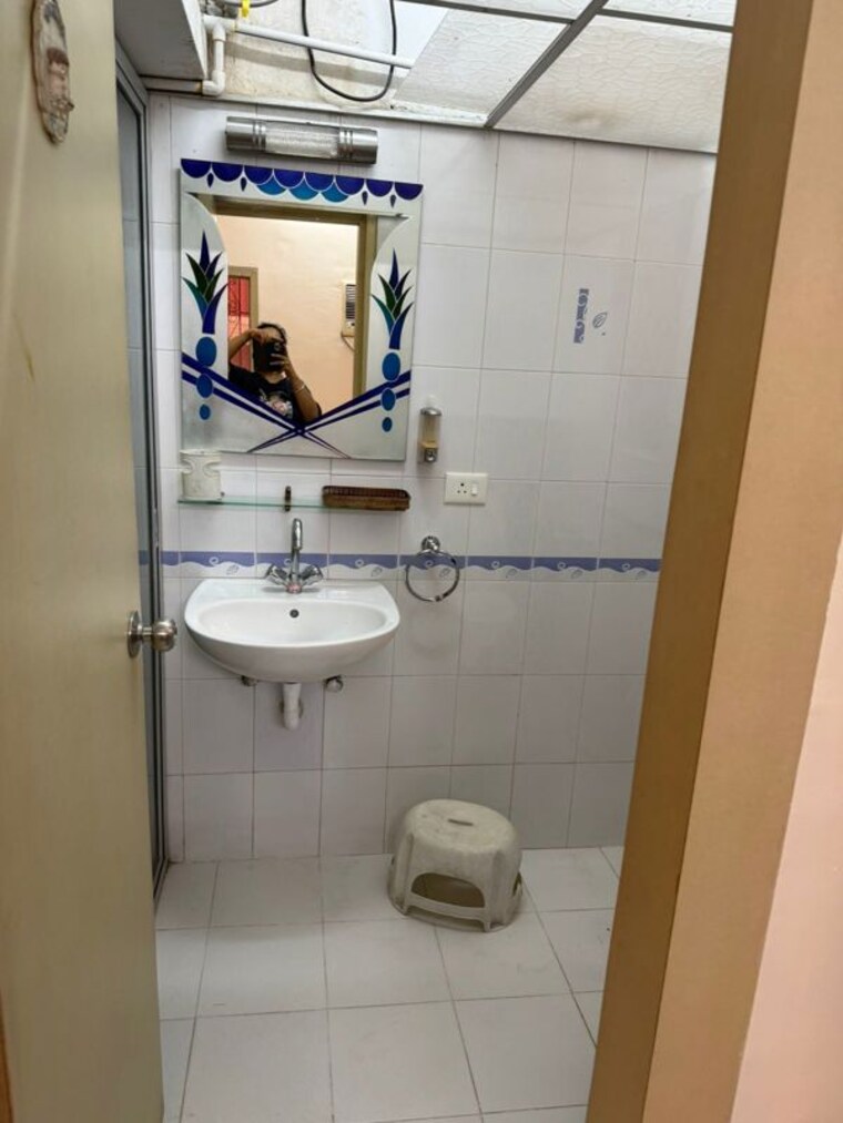 Bathroom, kubera-garden 3 Bedroom 1500 Sq.Ft. Apartment In Kondhwa Pune 10553882