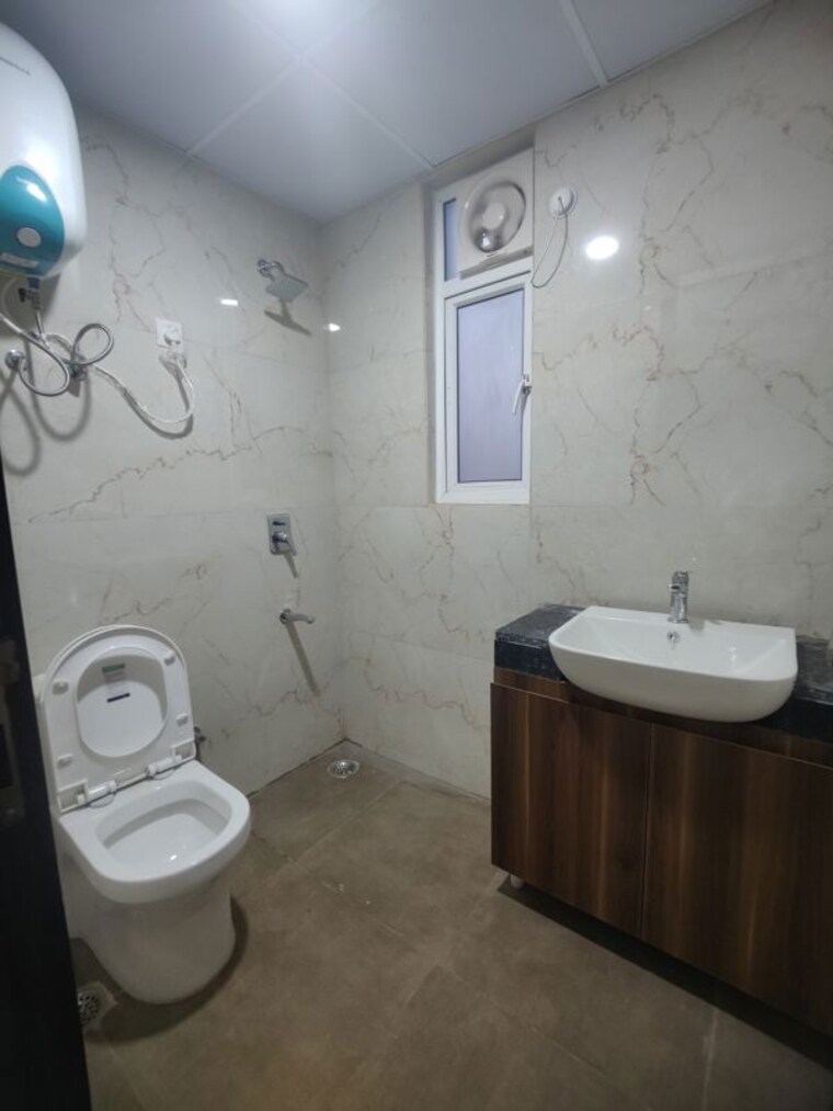 Bathroom, dda-delhi-dwarka-awas-yojna 2 Bedroom 40 Sq.Yd. Apartment In Sector 21 Dwarka Delhi 10553906