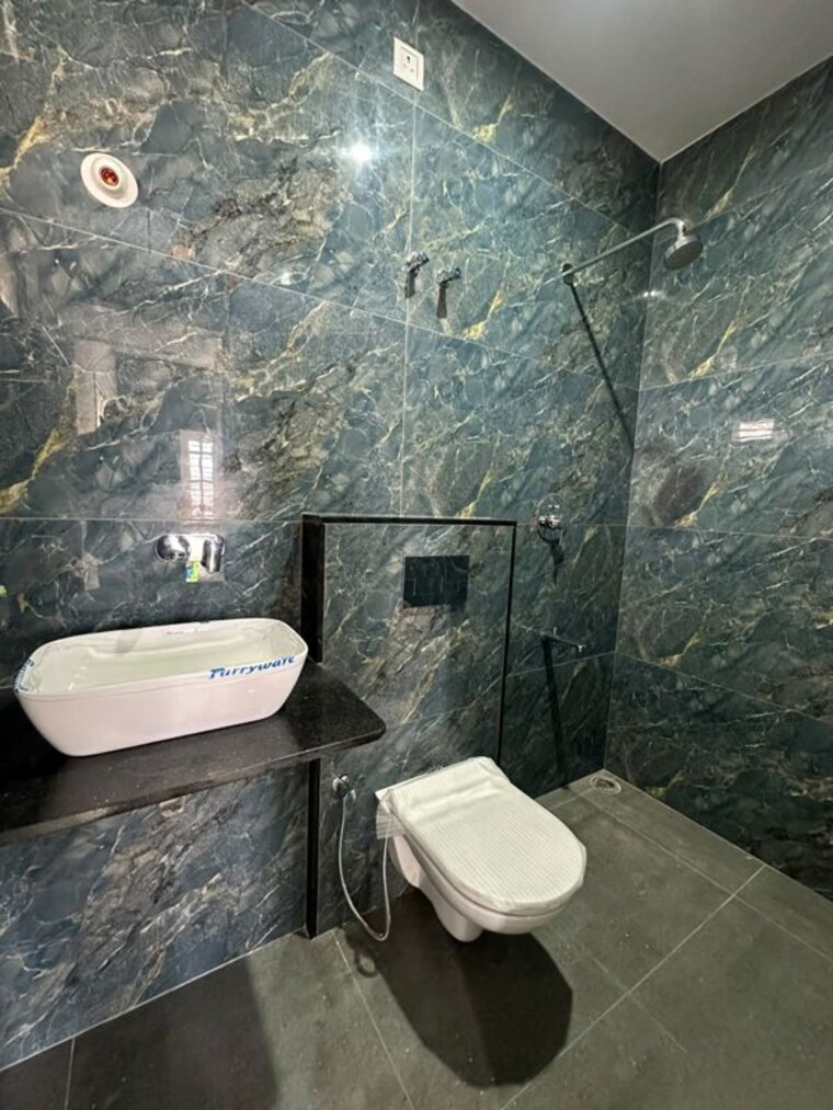 Bathroom, nri layout 3 Bedroom 1600 Sq.Ft. Builder Floor In Nri Layout Bangalore 10553907