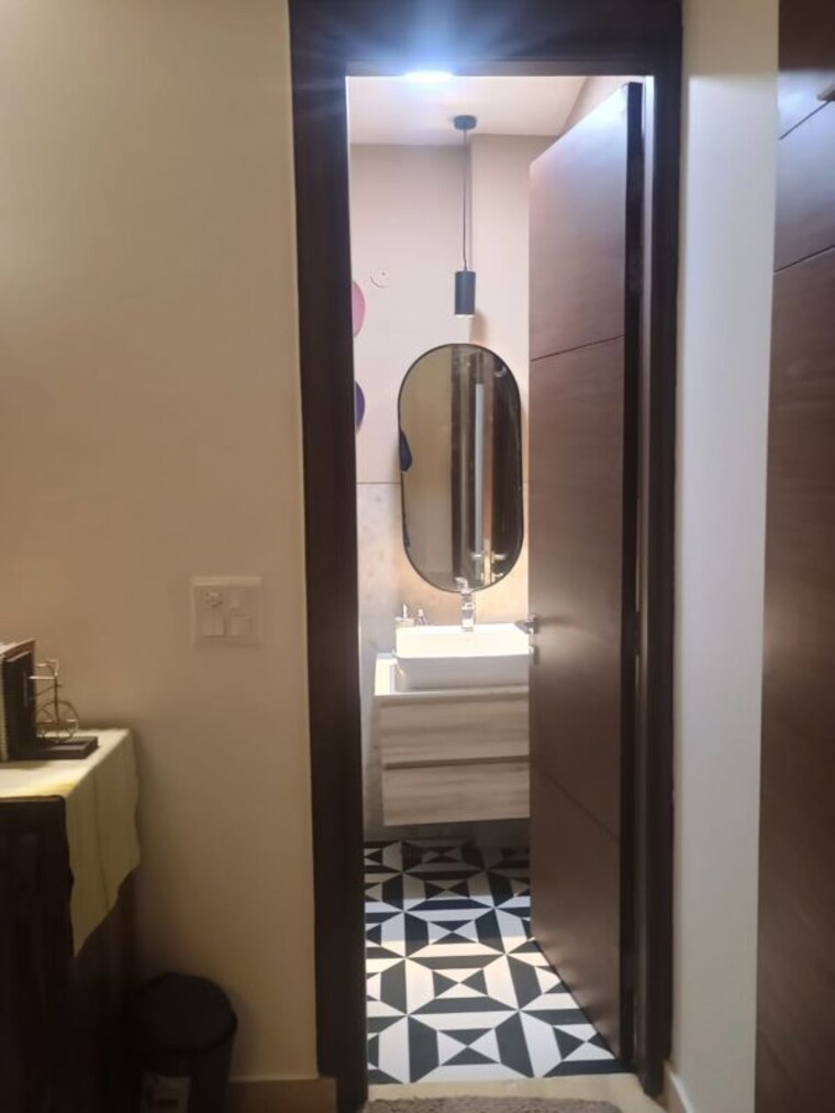 Bathroom, east of kailash 2 Bedroom 125 Sq.Yd. Builder Floor In East Of Kailash Delhi 10553941