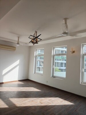 Room in 5 BHK Villa at Emaar Marbella, Sector 66 – for Sale
