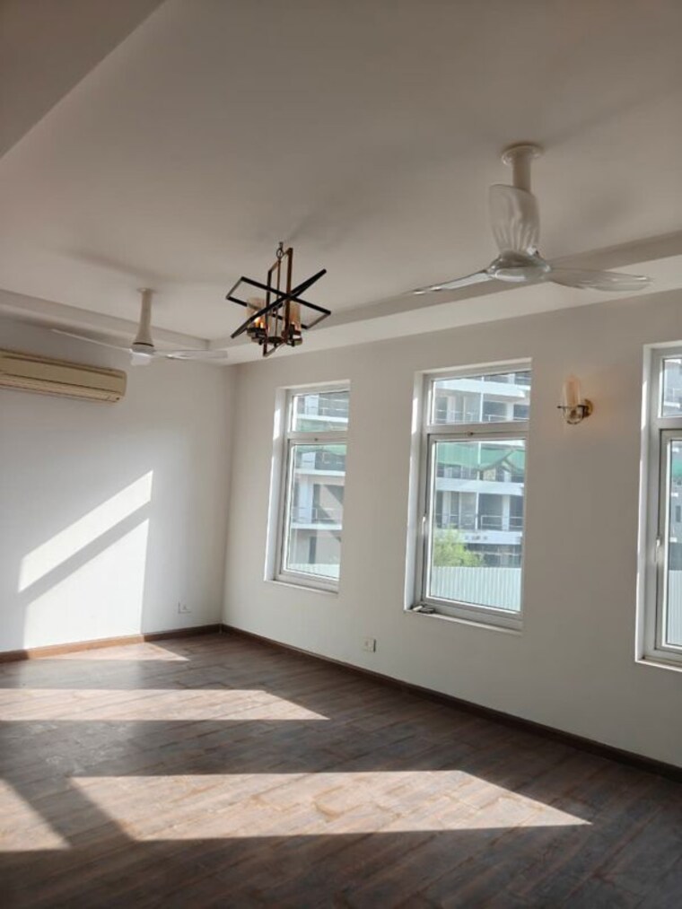 Room, emaar-marbella 5 Bedroom 361 Sq.Yd. Villa In Sector 66 Gurgaon 10553946