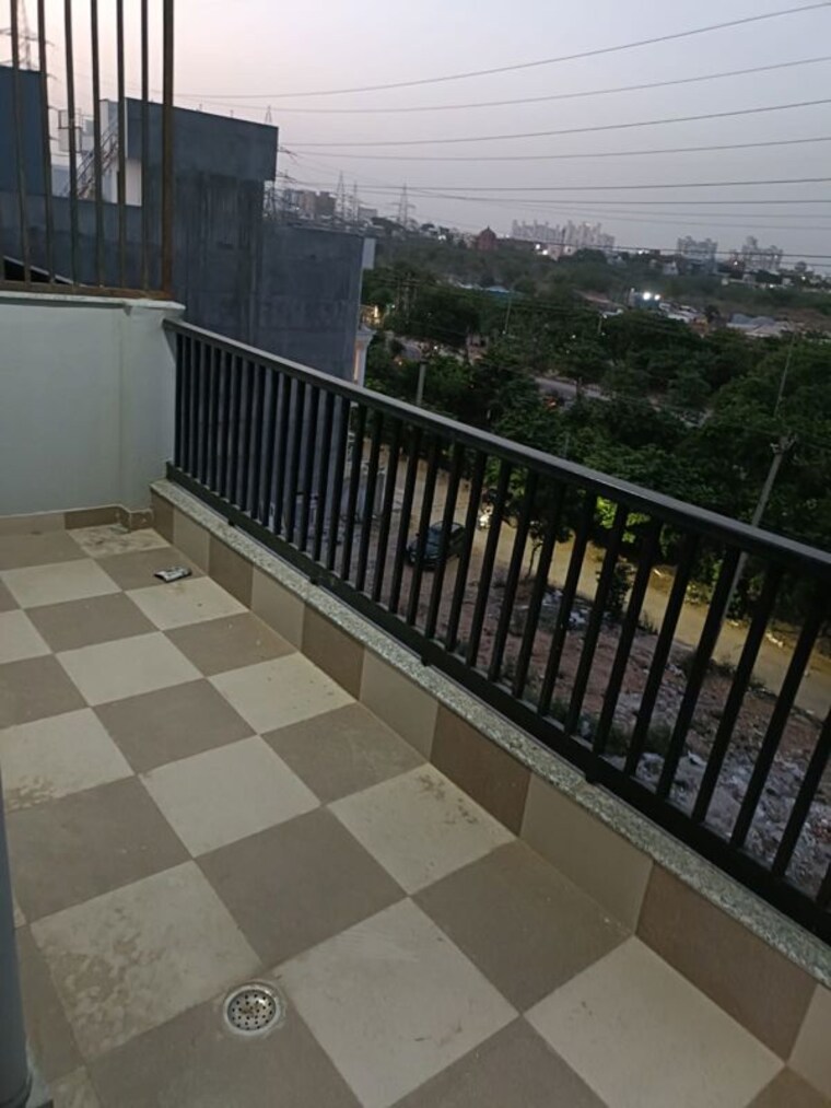 Balcony, ardee-city 2 Bedroom 85 Sq.Yd. Builder Floor In Sector 52 Gurgaon 10553952