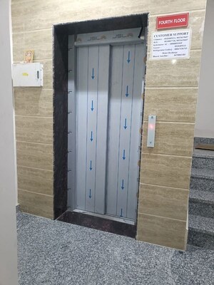 Building Lobby in 2 BHK Builder Floor at Ardee City, Sector 52 – for Rent