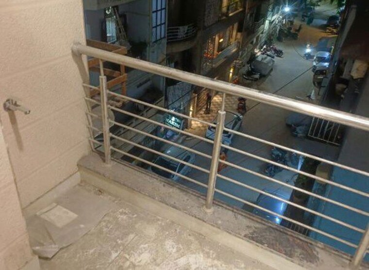 Balcony, kalkaji 3 Bedroom 135 Sq.Yd. Builder Floor In Kalkaji Delhi 10553970