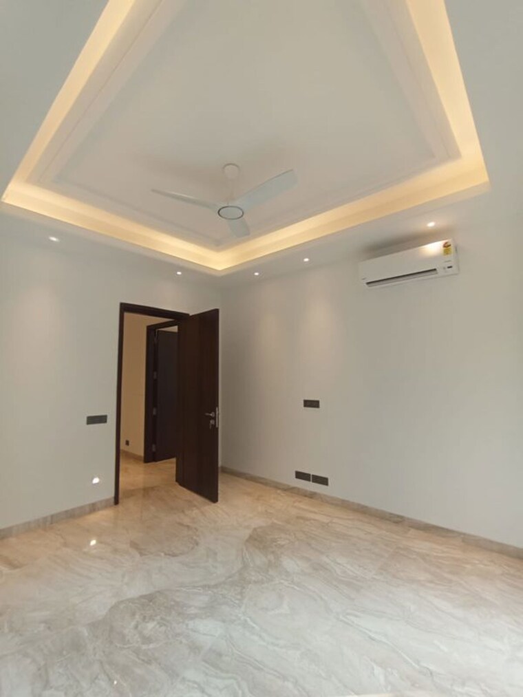 Room, kailash colony 4 Bedroom 5000 Sq.Ft. Builder Floor In Kailash Colony Delhi 10553989