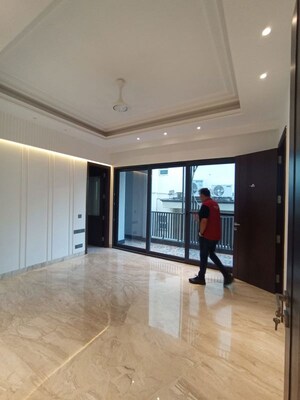 Room in 4 BHK Builder Floor at Kailash Colony – for Rent