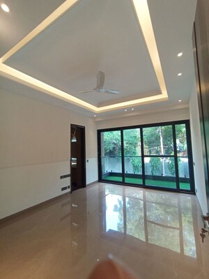Room in 4 BHK Builder Floor at Kailash Colony – for Rent