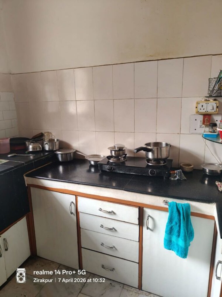 Kitchen, raglan-gulmohar-trends 5 Bedroom 1650 Sq.Ft. Independent House In Dhakoli Zirakpur 10553997