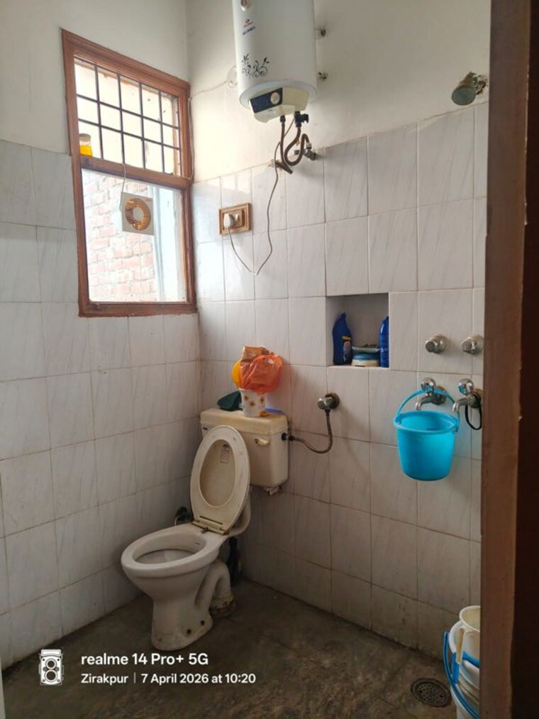 Bathroom, raglan-gulmohar-trends 5 Bedroom 1650 Sq.Ft. Independent House In Dhakoli Zirakpur 10553997