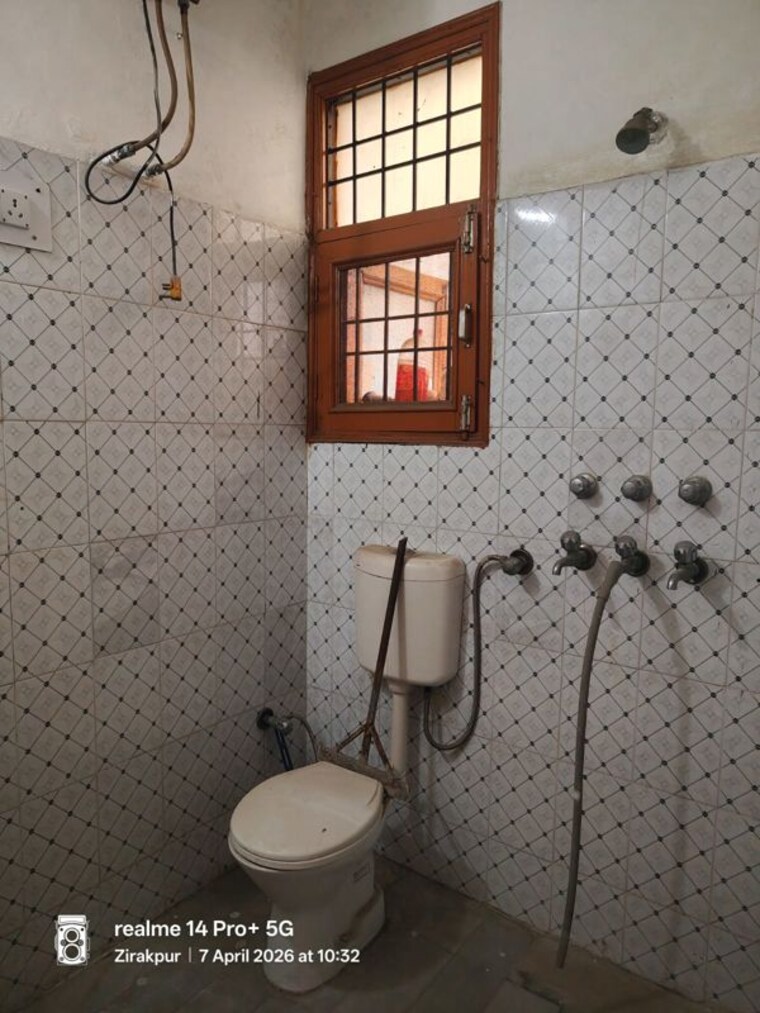 Bathroom, raglan-gulmohar-trends 5 Bedroom 1650 Sq.Ft. Independent House In Dhakoli Zirakpur 10553997