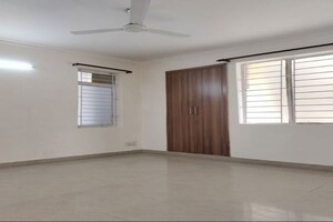 Room in 2.5 BHK Apartment at Vasant Kunj – for Sale