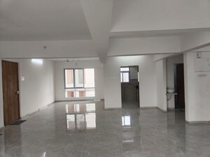 Room in 4 BHK Apartment at Arihant Balaji Pride, Chembur – for Rent