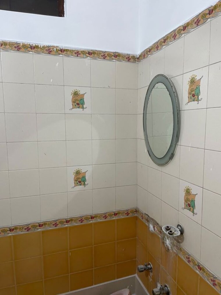 Bathroom, sector 47 1 Bedroom 300 Sq.Ft. Builder Floor In Sector 47 Gurgaon 10554046