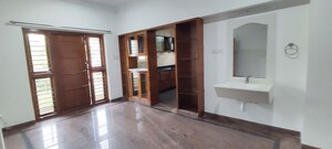 Room in 3 BHK Builder Floor at Btm Layout 1 – for Rent