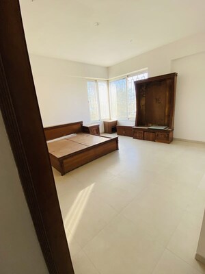 Room in 4 BHK Apartment at Estado Presidential Phase II, Ravet – for Sale