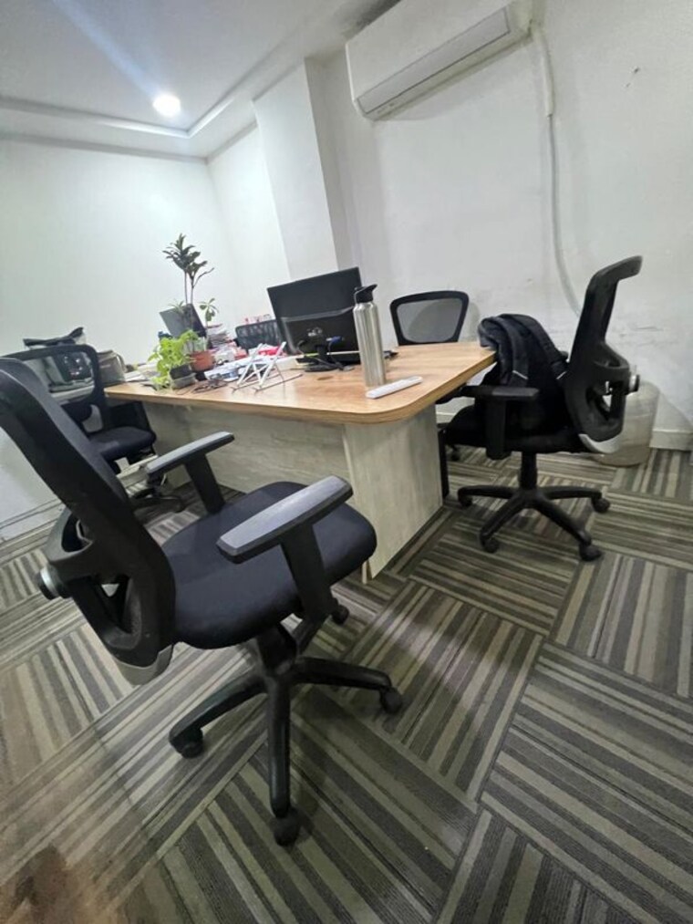 Team Area, kamla-building Commercial Office Space 1450 Sq.Ft. In Parel Mumbai 10554114