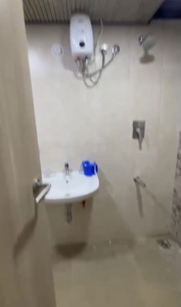 Bathroom, dadar east 2 Bedroom 600 Sq.Ft. Apartment In Dadar East Mumbai 10554138