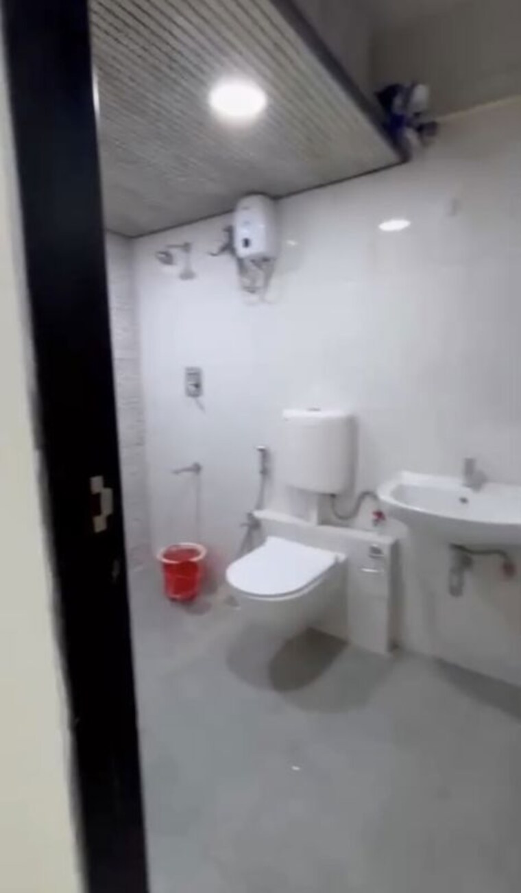 Bathroom, dadar east 2 Bedroom 600 Sq.Ft. Apartment In Dadar East Mumbai 10554138