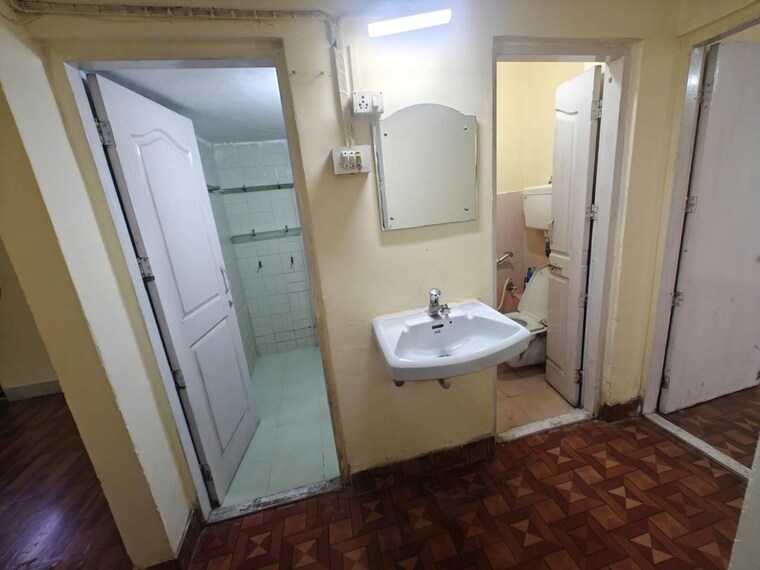 Bathroom, powai-jaltarang-chs 1 Bedroom 580 Sq.Ft. Apartment In Powai Mumbai 10554145