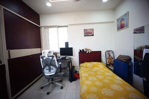 Team Area in 2 BHK Apartment at Handewadi – for Sale