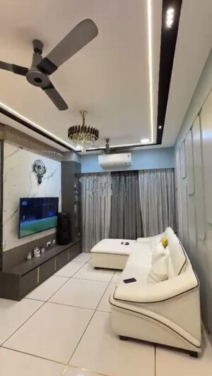 3 BHK Apartment For Rent in Sheth Zuri, Laxmi Nagar