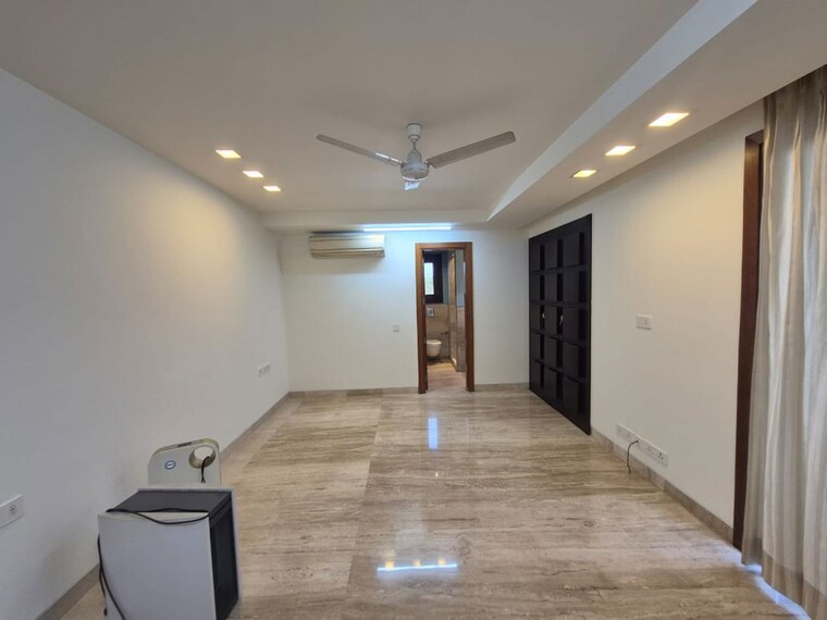 Room, safdarjung development area 4 Bedroom 4500 Sq.Ft. Apartment In Safdarjung Development Area Delhi 10554179
